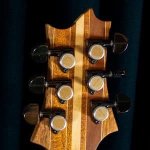 ESG headstock featuring Gotoh tuners and beautifully laminated maple and mahogany, accented with maple veneer. A striking combination of premium materials and meticulous craftsmanship.